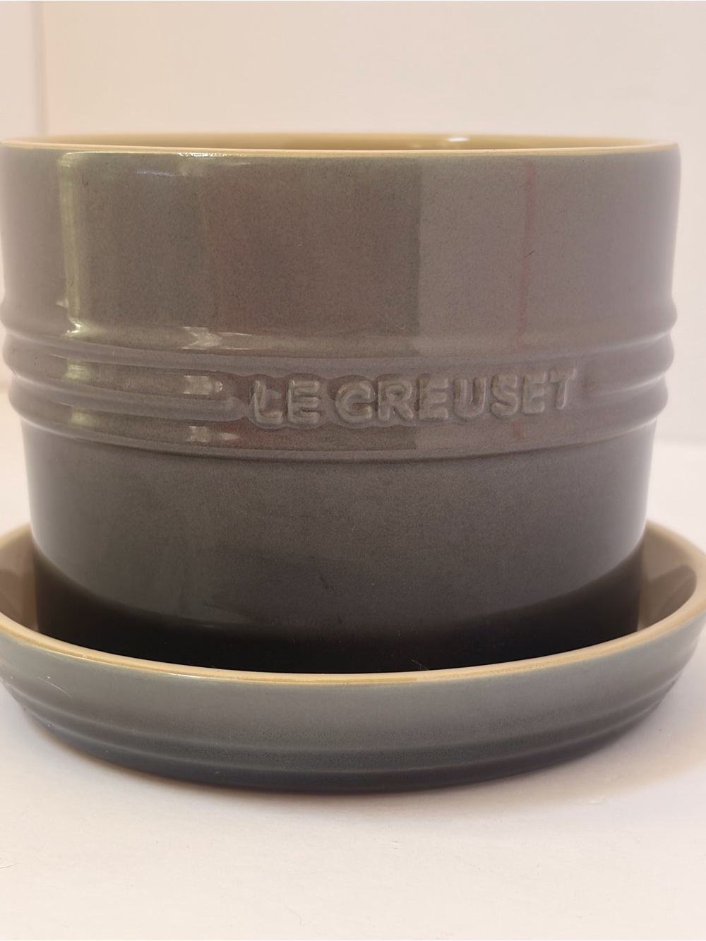 Le Creuset Flint Round Stoneware Planter with Dark Rim